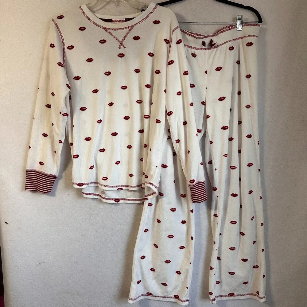 PJ‎ Salvage pajamas sz L fleece white red lips stripes Valentine's day 2 piece